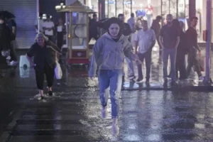 Ankara'da gök gürültülü sağanak etkili oldu