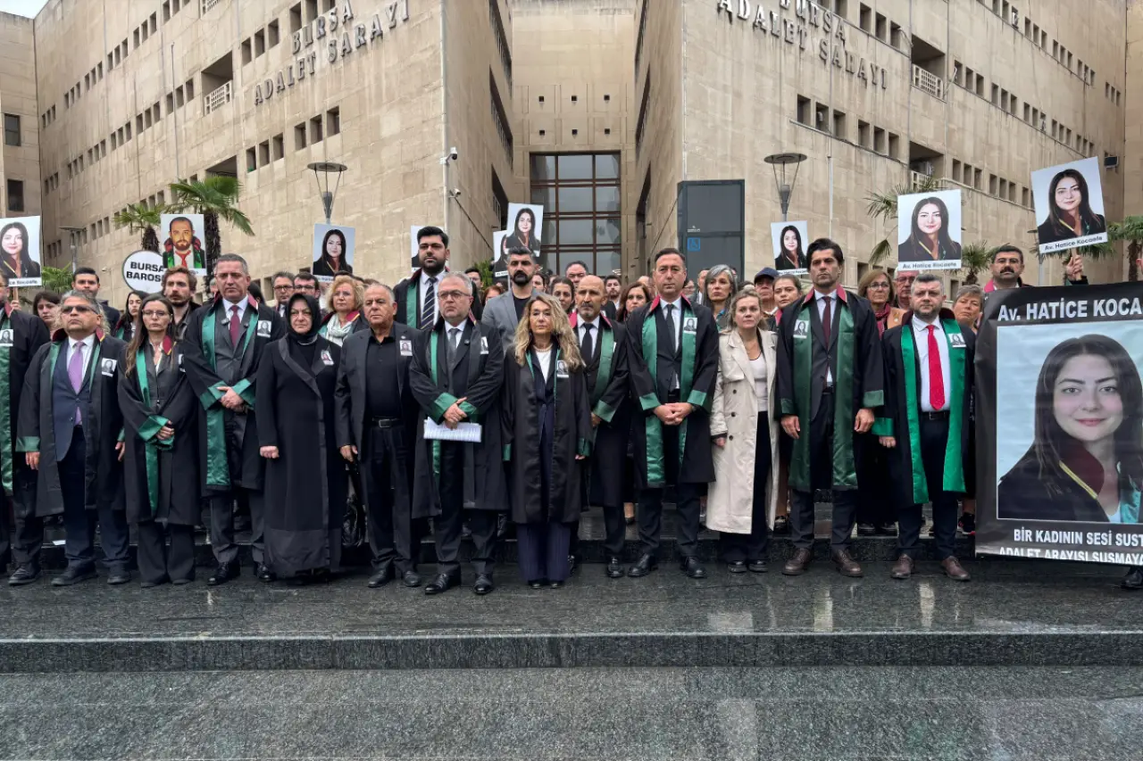 Katledilen Avukat Hatice Kocaefe davası öncesi meslektaşları eylem yaptı: “Mesleğimizi ölüm tehdidi altında yapmak istemiyoruz”