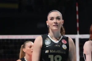 İzmir’de voleybol heyecanı: Ebrar Karakurt ve Zehra Güneş galibiyetle başladı