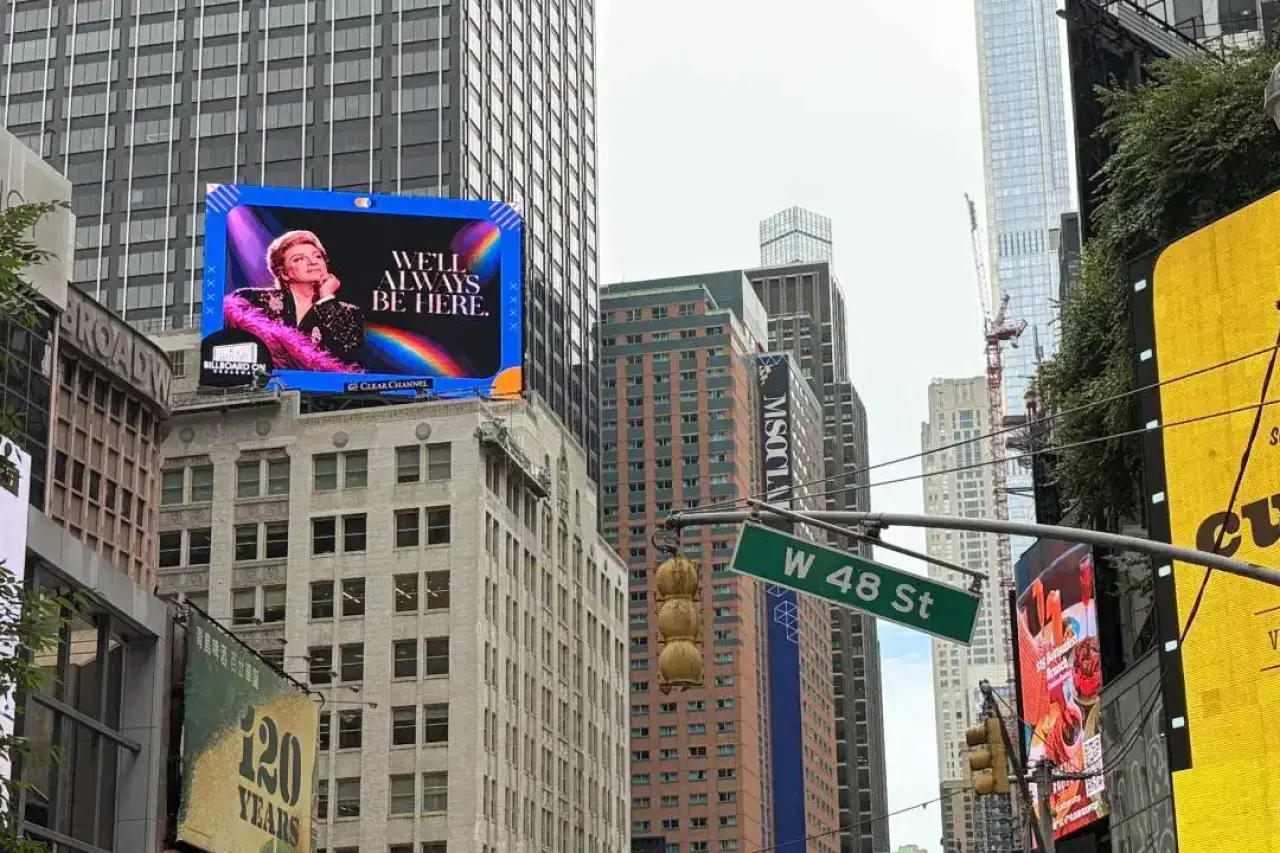 Erdoğan New York'tayken Times Square'de Zeki Müren mesajı