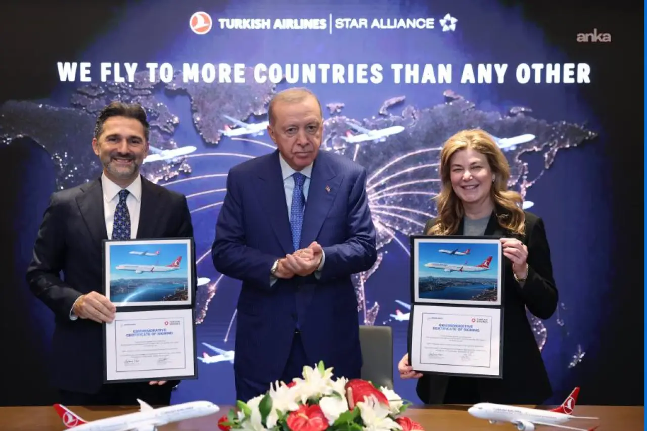 THY ile Boeing 150 adet Boeing 737 MAX uçağı için anlaşma imzaladı. Cumhurbaşkanı Erdoğan imza törenine katıldı