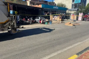 Çöp kamyonunun altında kalan hurda toplayıcısı hayatını kaybetti