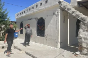 Urfa'daki 5,4 büyüklüğündeki deprem: Depremin merkez üssü Pınarbaşı Mahallesi'nde bazı ev ve ahırlarda hasar oluştu
