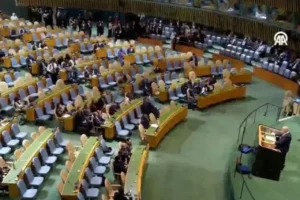 BM Genel Kurulu'nda protesto edilen Netanyahu boş salona konuştu
