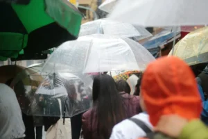 Karadeniz ve Doğu'ya sağanak geliyor: Meteoroloji yağış beklenen illeri açıkladı