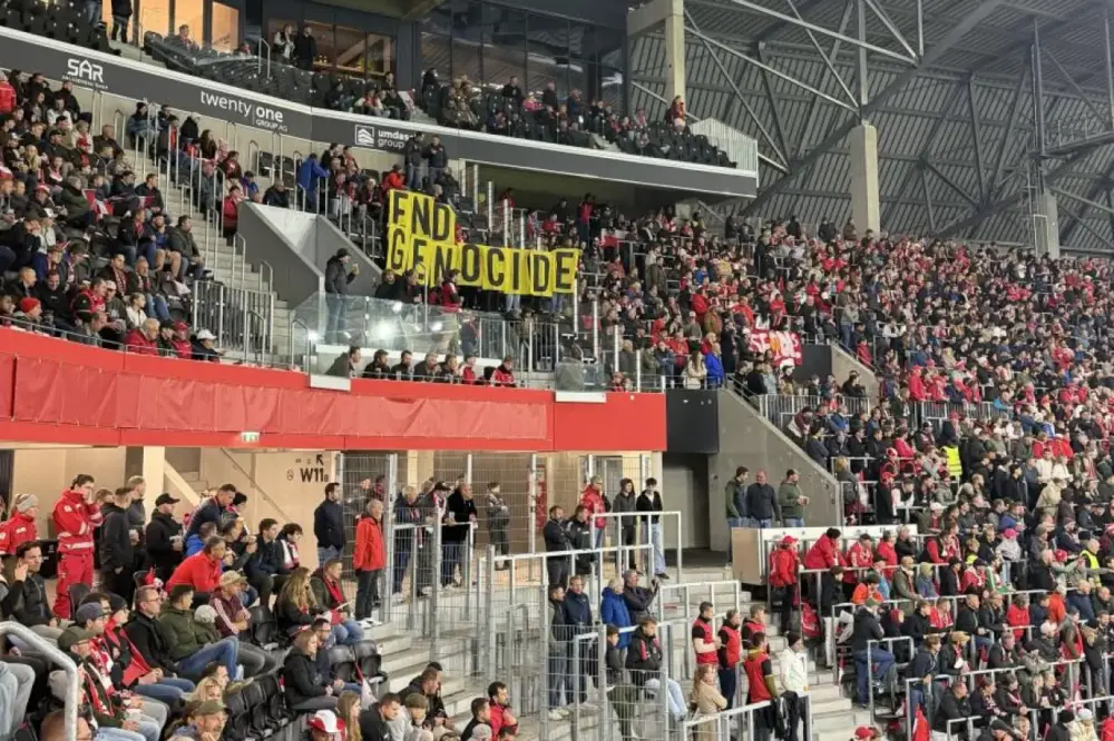 Af Örgütü Uluslar Ligi'nde Avusturya-İsrail maçında "Soykırıma son verin" pankartı açtı