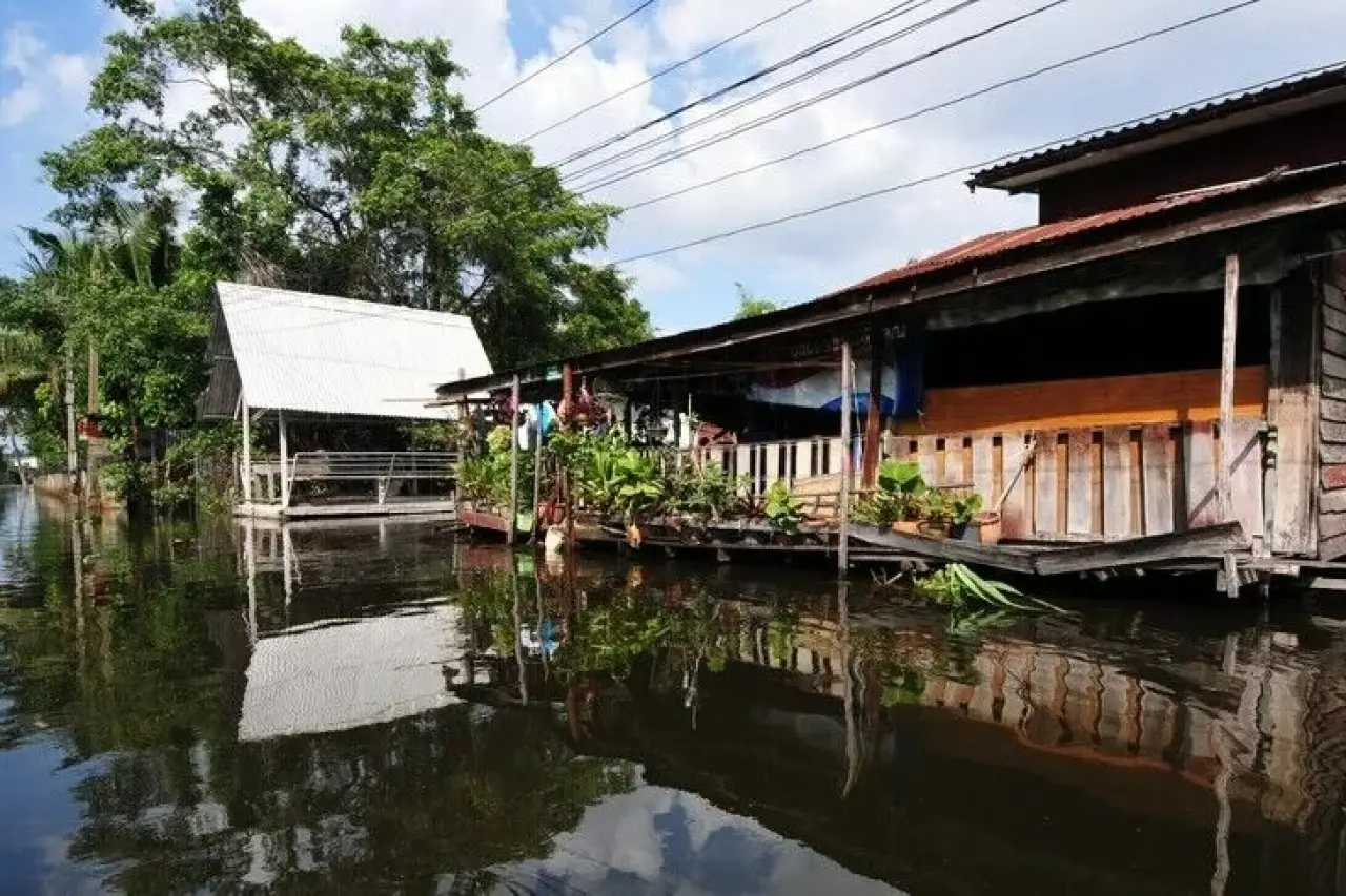 Tayland'da şiddetli yağışlar sele yol açtı: Bangkok'taki 50 bölgenin tamamı afet bölgesi ilan edildi