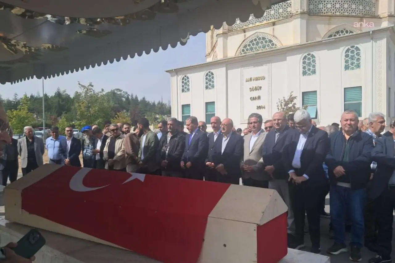 Emekli polis Ali Şekeroğlu'nun arkadaşları: “Hak ettiği ücreti alsaydı, bugün yanımızda olurdu”