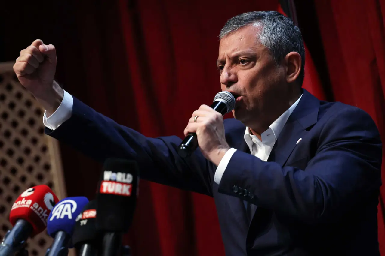 Özgür Özel'den Erdoğan'a 'Fatma Betül Sayan Kaya' soruları: 'Bu milletin parasını geri alacak mısın?'