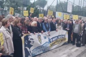 Samsun 19 Mayıs Lisesi Dayanışma Platformu: Yıkılan okul binası yerinde yapılsın