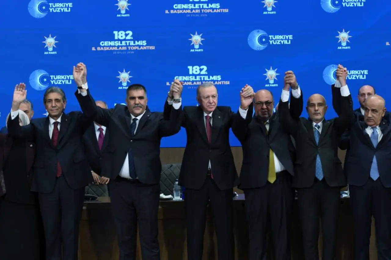 9 belediye başkanı AKP'ye geçti
