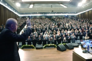 "Partimi bırakırsam belediye başkanlığını da bırakırım" demişti, AKP'ye geçti