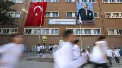 Maarif Modeli'ne geçişte son yıl: İki farklı müfredat okullarda nasıl uygulanacak?