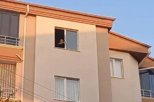 5'inci kattan düştüğü iddia edilen 18 yaşındaki Zeynep yaşamını yitirdi