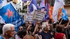 'LGBTİ+ olmak müstehcenlik diye algılanıyor': Derneklere yönelik soruşturmalar nasıl yorumlanıyor?