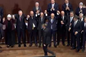 9 belediye başkanı AKP'ye katıldı: 5'i CHP'li, 3'ü Yeniden Refahlı, 1'i İYİ Partili