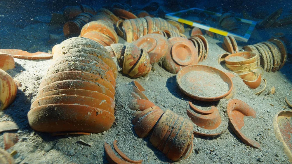 Akdeniz’in dibinden 2 bin 100 yıllık sofra takımları çıktı