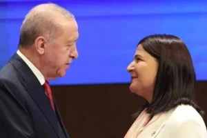 AKP'ye katılan Foça Belediye Başkanı Fıçı'dan açıklama: Hizmet üretme iradesi