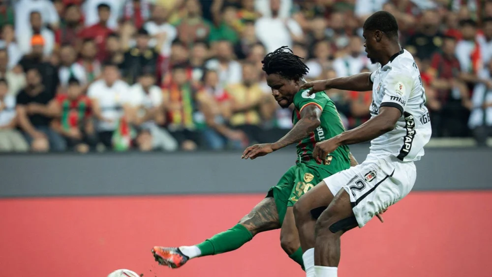 Amedspor, Beşiktaş’ı yenerek liderliğe yükseldi