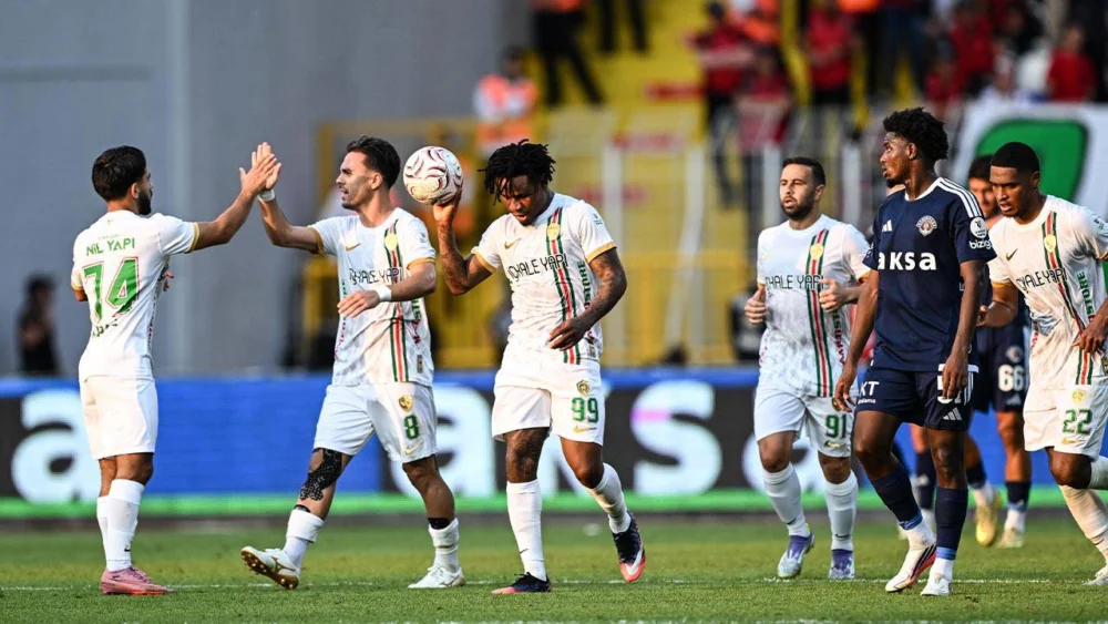Amedspor iki farklı geriye düştüğü maçta Kasımpaşa’dan puanı aldı
