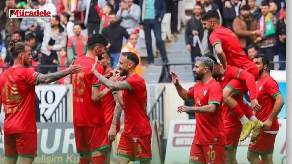 Amedspor'un şampiyon ikilisi Sakaryaspor'u zirveye taşıdı