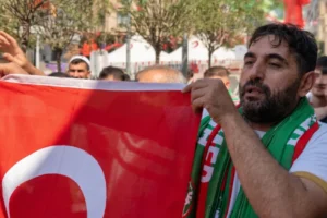Amedspor taraftarları Türk Bayrağı açtı: Net mesaj verdi!