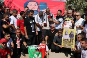 Amedspor ve Beşiktaş taraftarından Rojin Kabaiş’in mezarına ziyaret