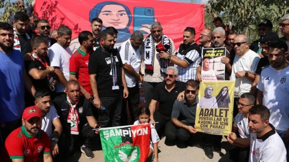 Amedspor ve Beşiktaş taraftarından Rojin Kabaiş’in mezarına ziyaret