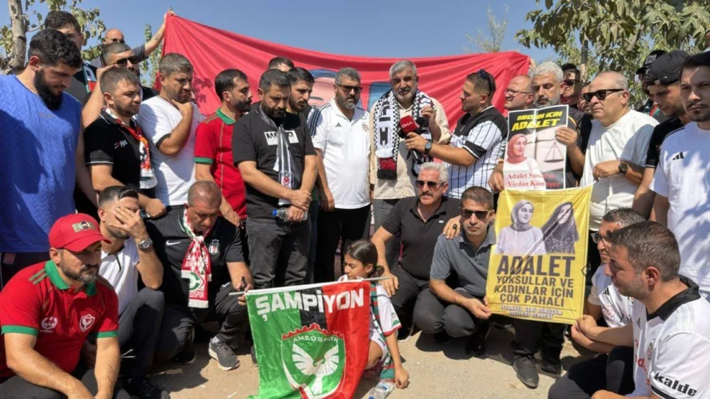 Amedspor ve Beşiktaş taraftarlarından Rojin Kabaiş'in mezarına ziyaret