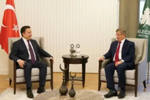 Babacan'dan Davutoğlu hakkında başlatılan soruşturmaya tepki: "Demokratik siyasetin alanına açık müdahale"