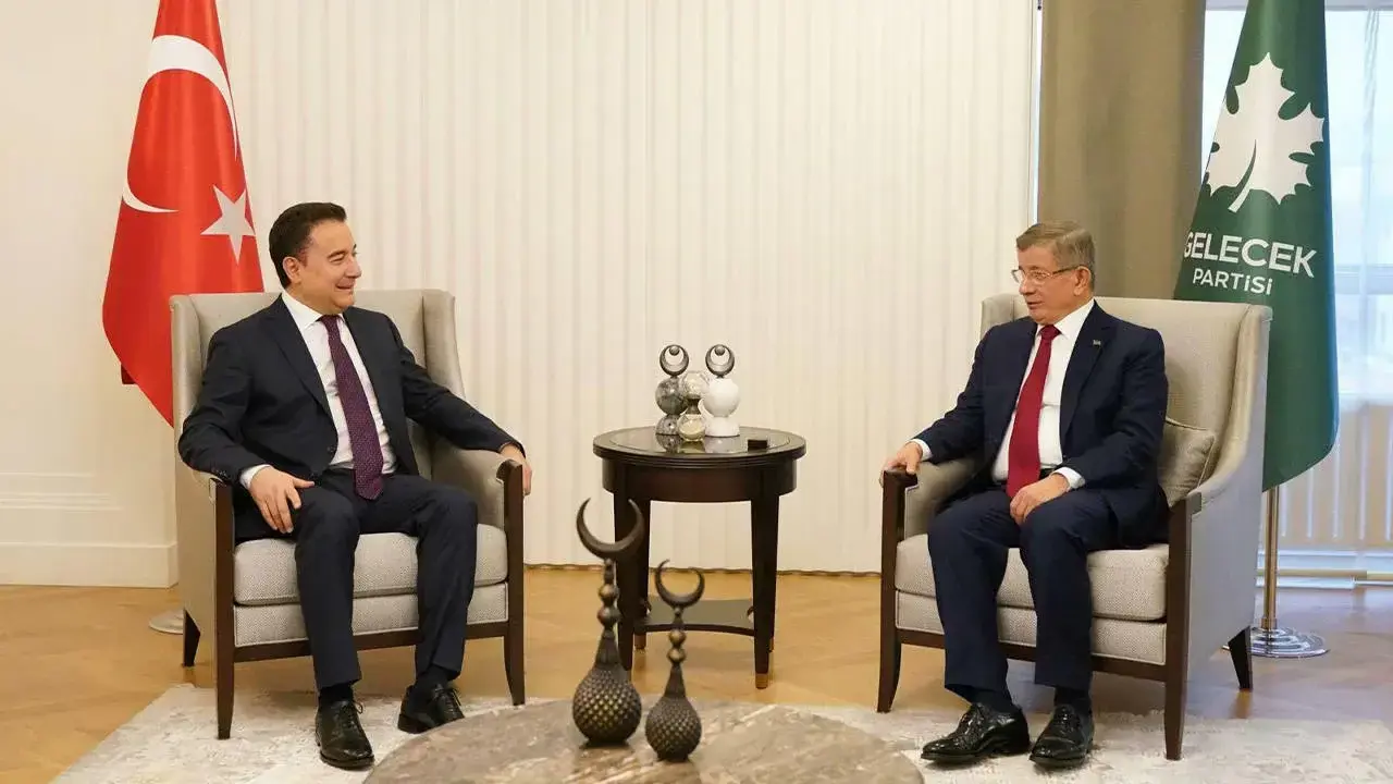 Babacan'dan Davutoğlu hakkında başlatılan soruşturmaya tepki: "Demokratik siyasetin alanına açık müdahale"