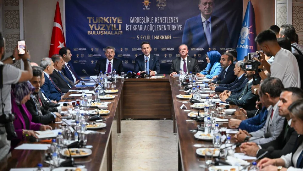 Bakan Bayraktar, Hakkari'de konuştu: "Bugün evlerinize gelen faturaların yüzde 50'sinden fazlasını biz karşılıyoruz"