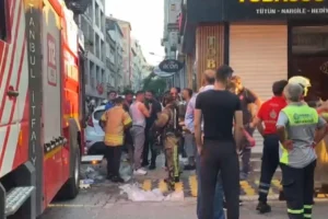 Bakırköy'de otel yangını: Otelde kalanlar tahliye edildi