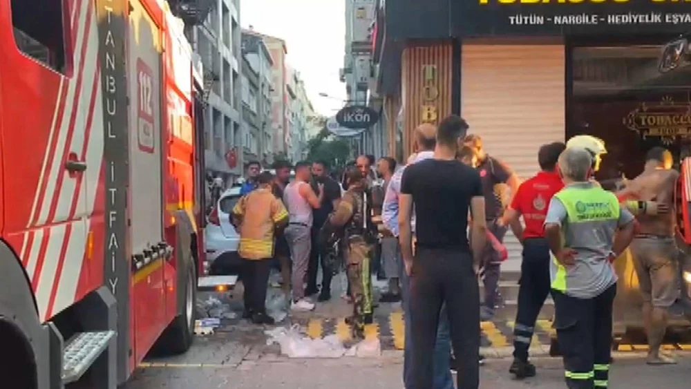 Bakırköy'de otel yangını: Otelde kalanlar tahliye edildi