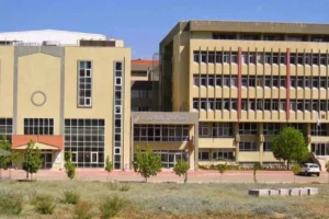 Belirsizlik büyüyor: DEÜ Güzel Sanatlar Enstitüsü kapatıldı, öğrenciler ders seçimi yapamadı