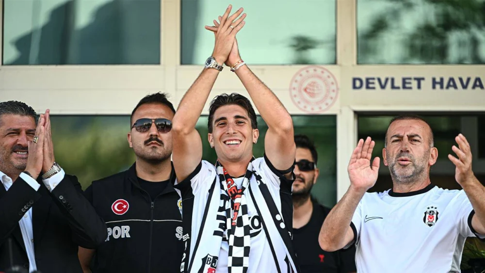 Beşiktaş’ta transfer bilançosu: 10 futbolcu geldi, 21 isim ayrıldı