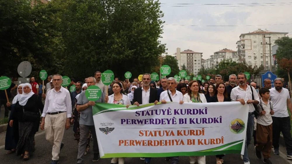 Binlerce yurttaş anadilde eğitim hakkı talep etti