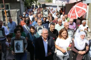 Bıraktığı kalemle yazan binler var