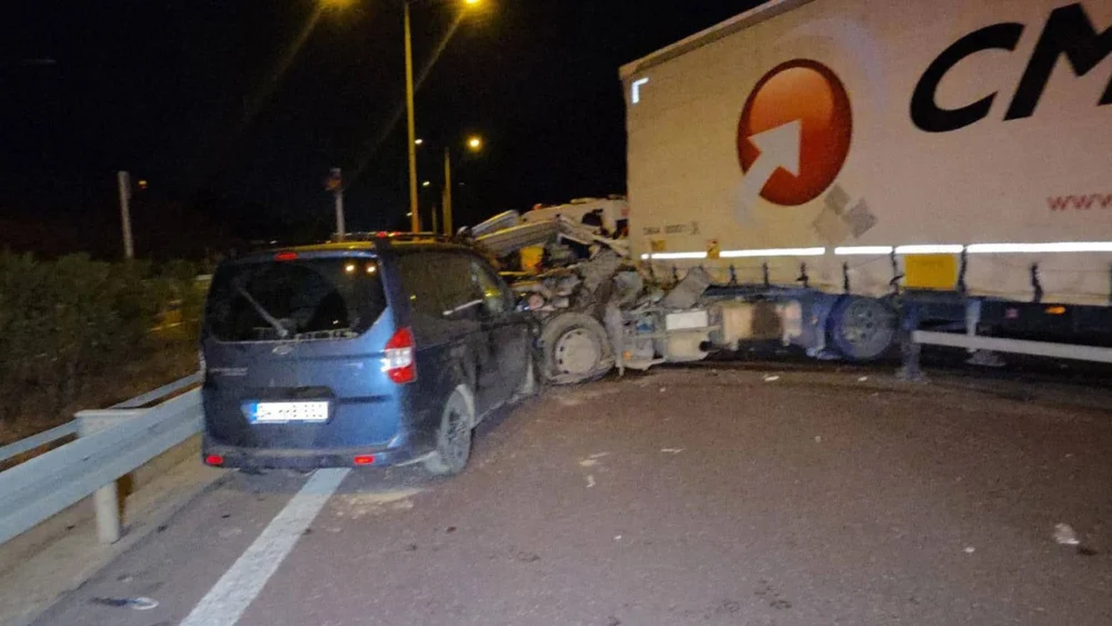 Bursa’da 3 araç birbirine girdi: 1 ölü, 7 yaralı