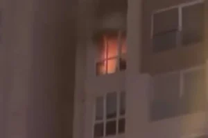 Büyükçekmece’de 12 katlı binada çıkan yangında mahsur kalan 3 kişi kurtarıldı