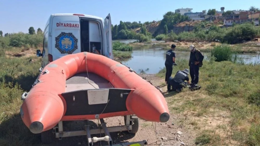 Dicle Nehrinde kurtarma operasyonu: 3 gün mahsur kaldılar