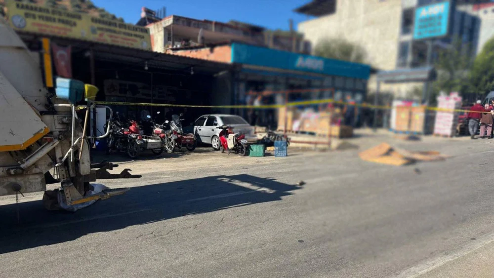 Çöp kamyonunun altında kalan hurda toplayıcısı hayatını kaybetti