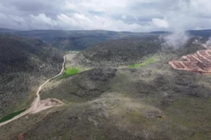 Deprem konutlarının dibine maden ocağı