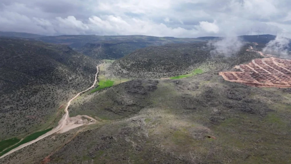 Deprem konutlarının dibine maden ocağı