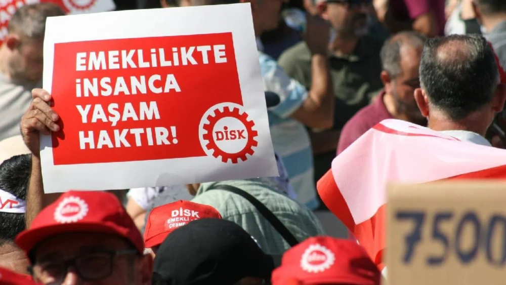 DİSK: Milyonların 'geçinemiyoruz' çığlıkları duymazdan geliniyor