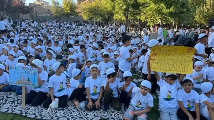 Diyarbakır’da yüzlerce çocuk yürüdü: Sebebi belli oldu