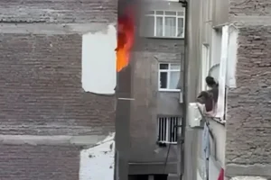 Diyarbakır Sur’da korkutan yangın: Ev alevler içinde kaldı