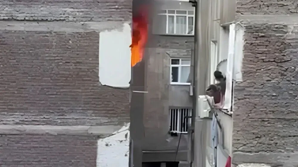 Diyarbakır Sur’da korkutan yangın: Ev alevler içinde kaldı