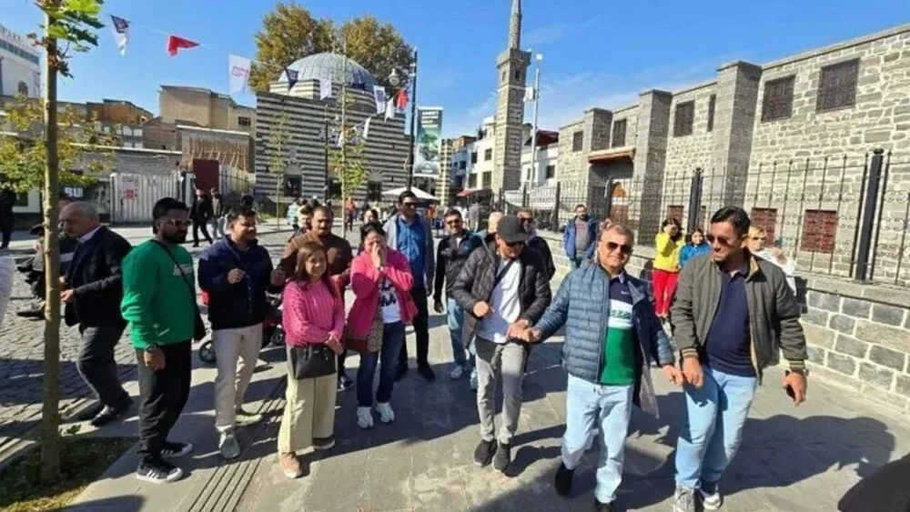 Diyarbakır esnafından tur şirketlerine: "Uğrayıp hemen Mardin’e geçiyorlar!"
