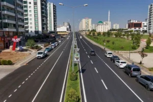 Diyarbakır Büyükşehir 565 kilometrelik yol çizgisini yeniledi